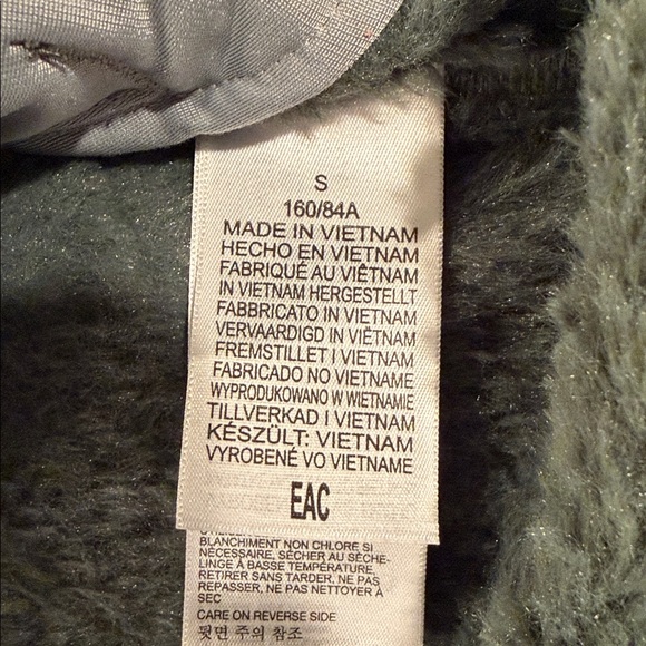 New, without tags ladies green Marmot jacket. - Picture 8 of 11